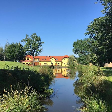 Podvesky Mlyn Hotel Tlumacov Bagian luar foto