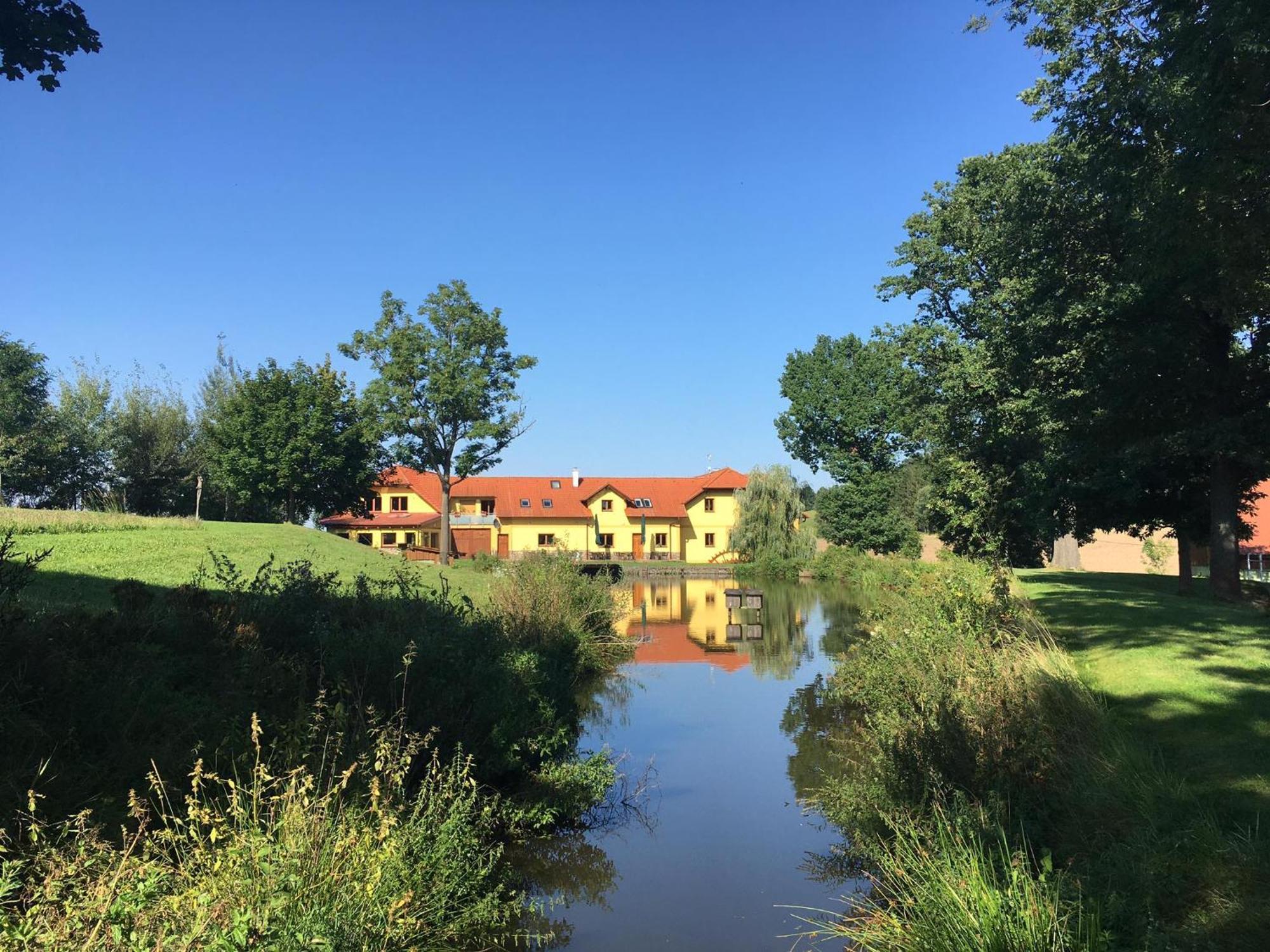 Podvesky Mlyn Hotel Tlumacov Bagian luar foto